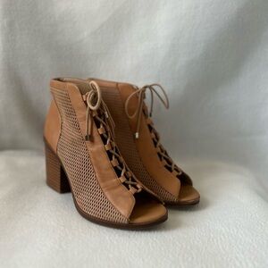 Aldo Size 9 Leather Tan LaceUp Open Toe Heeled Shooties.